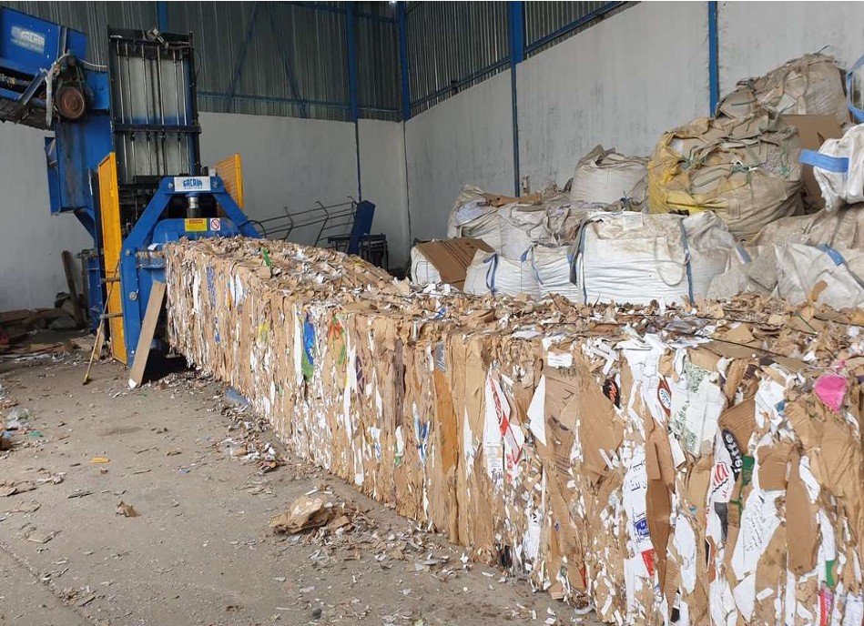 Balles de carton compressé