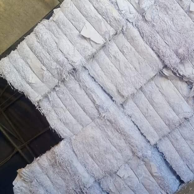 Balles de papier blanc compressé